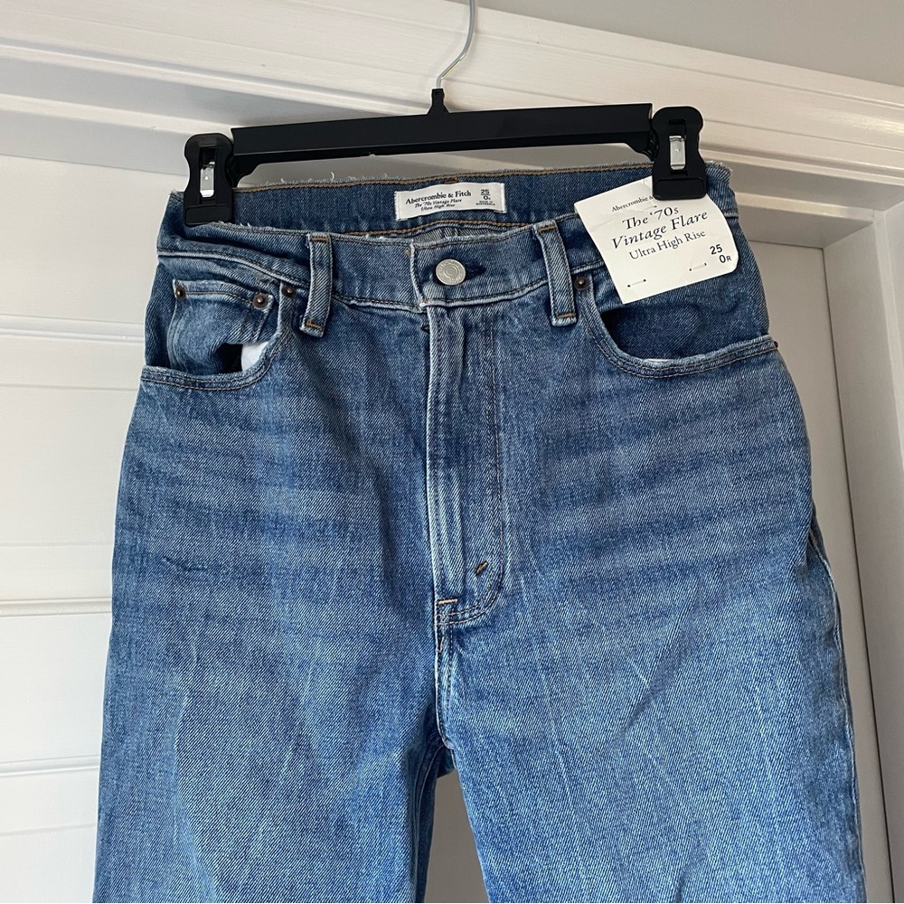 Abercrombie The 70’s Vintage Flare Ultra High Rise